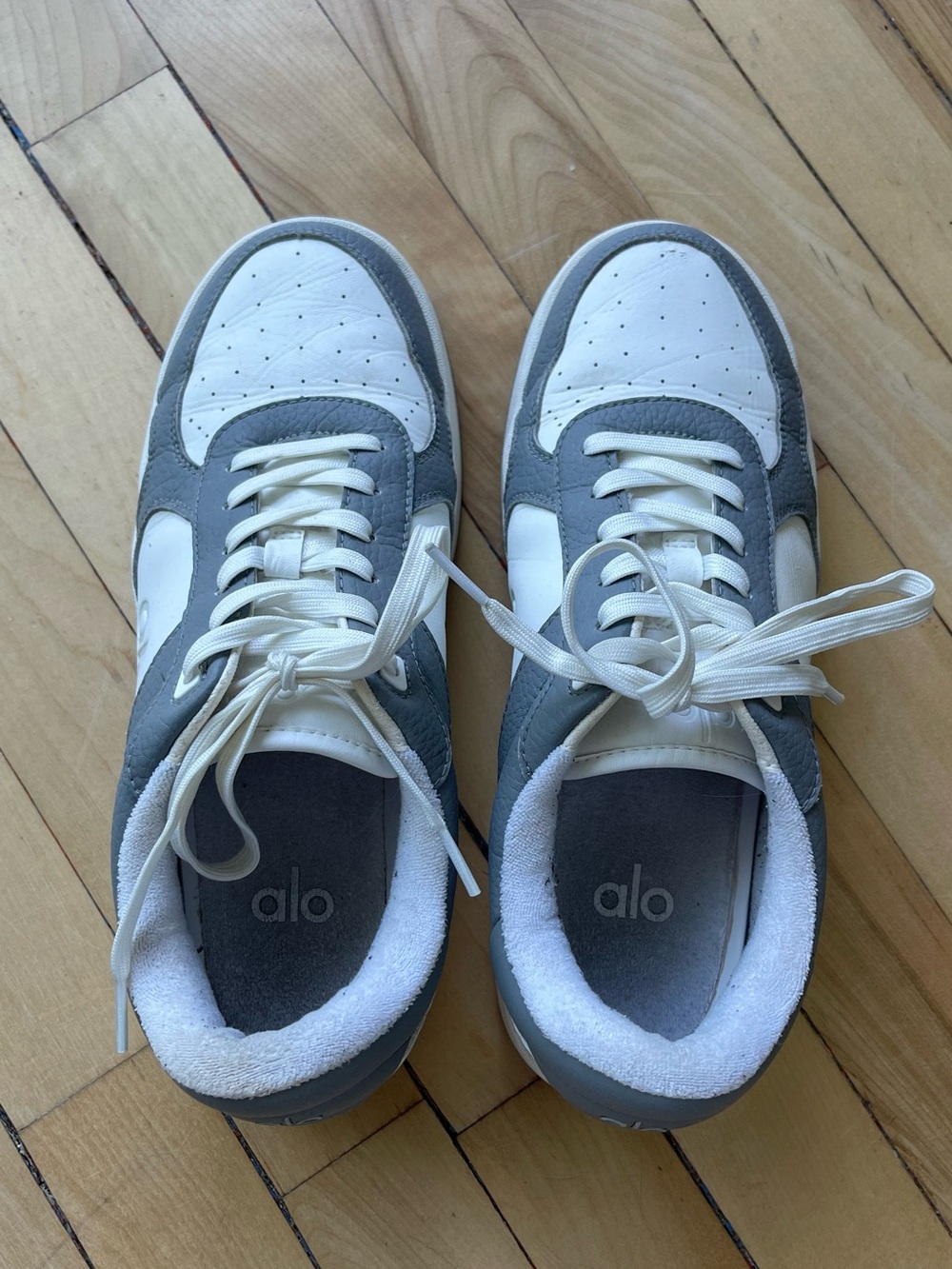 ALO Recovery Mode Sneaker | M7.5 W9 | White and Gray